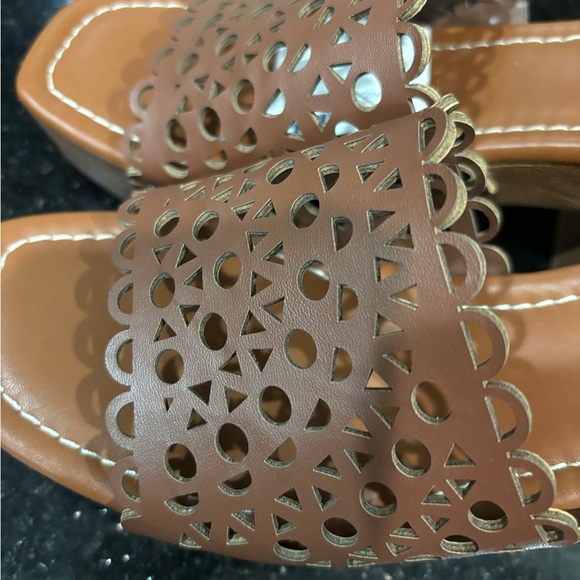 Size 6 brown platform clog sandals by Indigo Rd. - Picture 4 of 4